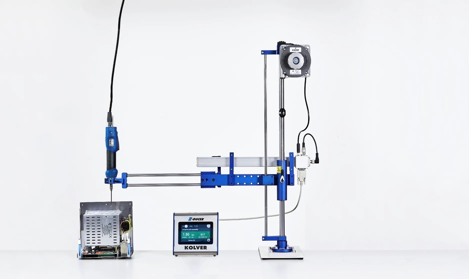 Komplet robotcell med skruetrækker og feeder